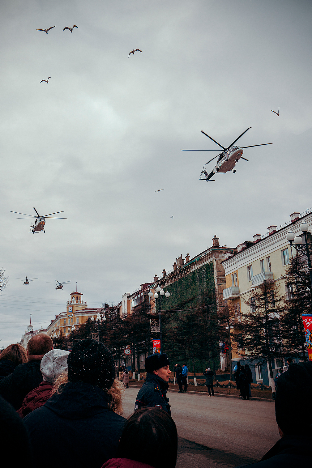 Пролёт вертолетов над улицей Ленина